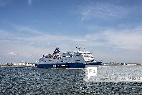 Fährschiff King Seaways an der holländischen Nordseeküste Ijmuiden Nordholland Niederlande Europa