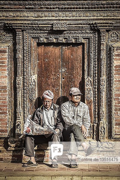 Zwei Männer Patan Kathmandu Tal Nepal Asien
