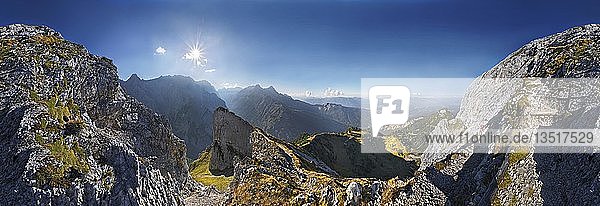 360 ° Panoramablick  vom Weg zur Meilerhütte aus gesehen  Garmisch-Partenkirchen  Wettersteingebirge  Bayern  Deutschland  Europa