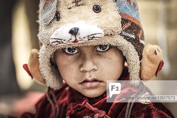 Kind mit Mütze Kathmandu Nepal Asien