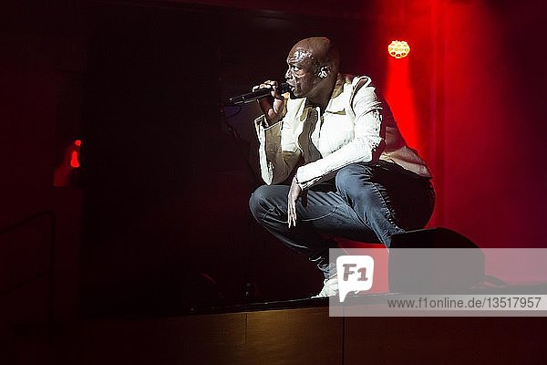 The British singer Seal live in the sold-out concert hall of the KKL at the Blue Balls Festival Lucerne  Switzerland  Europe