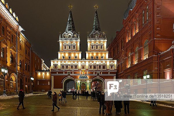 Staatliches Historisches Museum mit Nulevoy Kilometr Goroda  Moskau  Russland  Europa