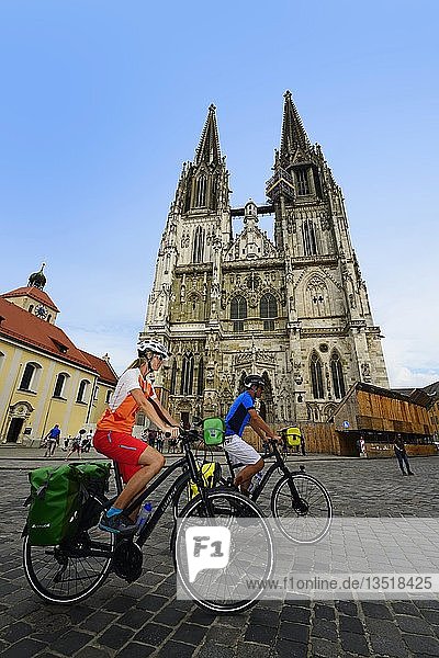 Cyclists in front of the cathedral in Regensburg  Eastern Bavaria  Lower Bavaria  Bavaria  Germany  Europe