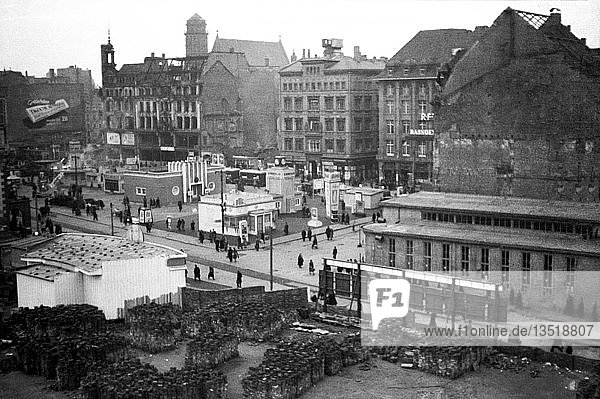 Leipziger Messe Provisorische Messestände auf dem Markt 1950 Leipzig Sachsen DDR Deutschland Europa