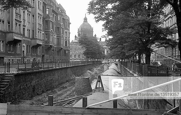 Baustelle  Abwasserkanalisation  1955  Pleißemühlgraben  Leipzig  Sachsen  DDR  Deutschland  Europa