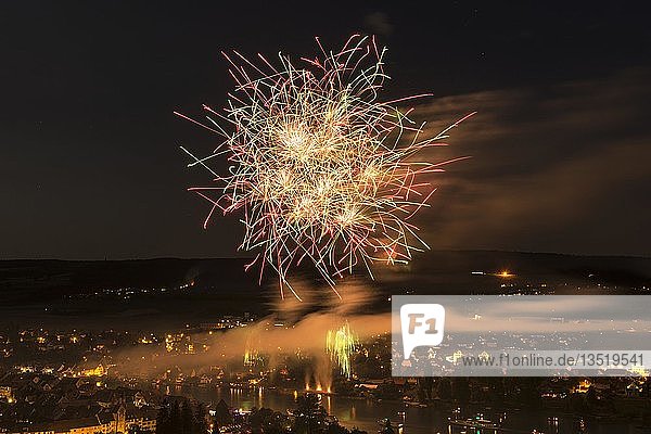 Feuerwerk über Stein am Rhein  Schweizer Nationalfeiertag am 1. August  Kanton Schaffhausen  Schweiz  Europa