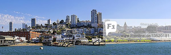Skyline mit Marine Park  Hyde Street Pier  San Francisco  Kalifornien  USA  Nordamerika