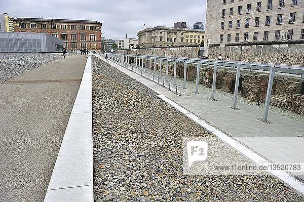 Neu gestalteter Außenbereich der Ausstellung 'Topographie des Terrors' auf dem Gelände des ehemaligen SS-Hauptquartiers in Berlin  Deutschland  Europa'.