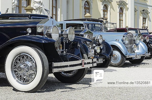Historische Rolls-Royce parken vor dem Schloss Ludwigsburg  Oldtimerfestival Retro Classics meets Barock   Schloss Ludwigsburg  Baden-Württemberg  Deutschland  Europa'