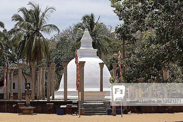 Stupa  Buddhistischer Tempel  Mihintale-Tempelanlage  Sri Lanka  Asien