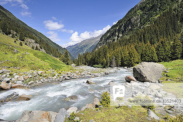 Fluss Ruetz  Stubaital  Tirol  Österreich  Europa