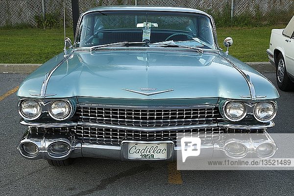 Vorderansicht eines amerikanischen Oldtimers  Cadillac de Ville 1959  Kanada  Nordamerika