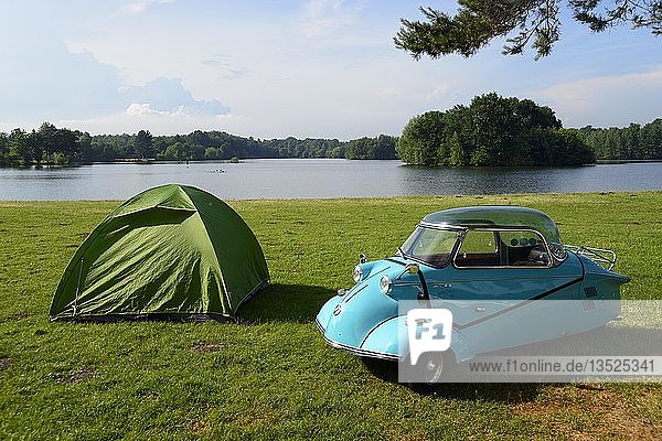 Messerschmitt Kabinenroller auf Campingplatz  Irenensee  Uetze  Niedersachsen  Deutschland  Europa