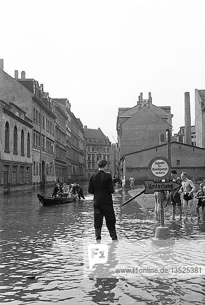 Hochwasser 1954 Alexanderstraße heute Max-Beckmann-Straße Leipzig Sachsen DDR Deutschland Europa