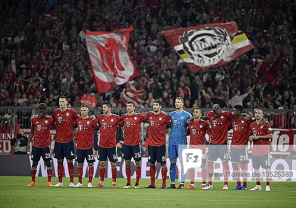 Schweigeminute  Gedenken  FC Bayern  Allianz Arena  München  Bayern  Deutschland  Europa