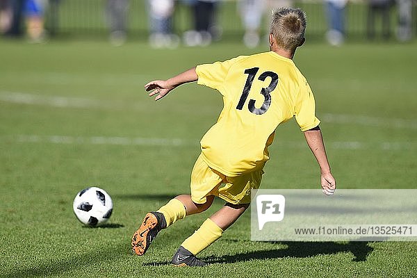 Juniorenfußballer  U13 Junior  Rückennummer 13  Fußball  Basel  Schweiz  Europa