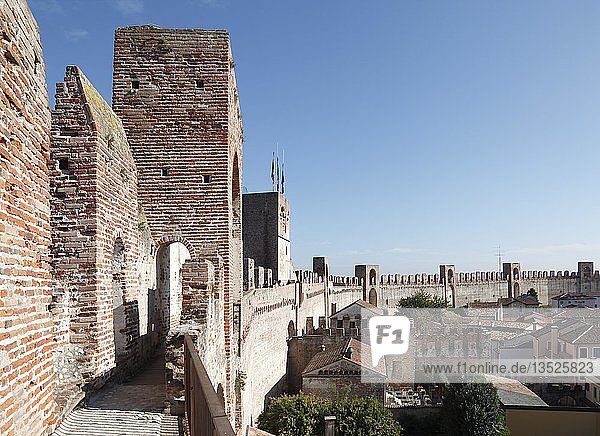 Brüstungsgang und Stadtmauer  Cittadella  Venetien  Italien  Europa