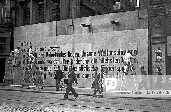 Propaganda  Schildermaler  1947  Grimmaische Straße  Leipzig  Sachsen  DDR  Deutschland  Europa