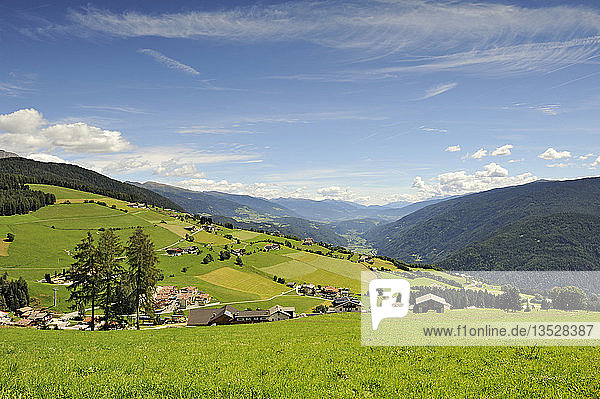Streusiedlungen der Gemeinde Maranza  Pustertal  Südtirol  Italien  Europa