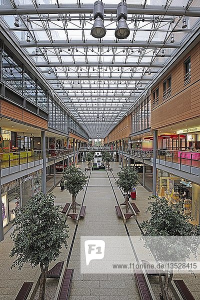 Innenansicht des Einkaufszentrums Potsdamer Platz Arkaden  Berlin  Deutschland  Europa
