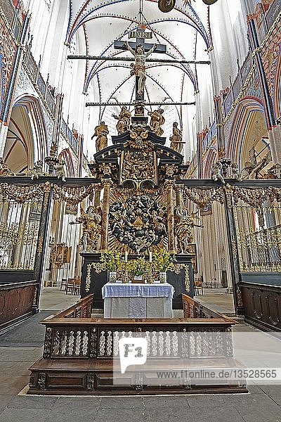 Innenansicht  Altar der Nikolaikirche  Hansestadt Stralsund  UNESCO-Welterbe  Mecklenburg-Vorpommern  Deutschland  Europa