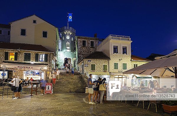 Uhrenturm in der Altstadt  Herceg Novi  Bucht von Kotor  Montenegro  Europa