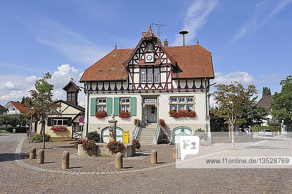Das historische Rathaus in Iznang  Landkreis Konstanz  Baden-Württemberg  Deutschland  Europa
