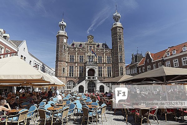 Market Square and historic Town Hall  Venlo  Limburg  Netherlands