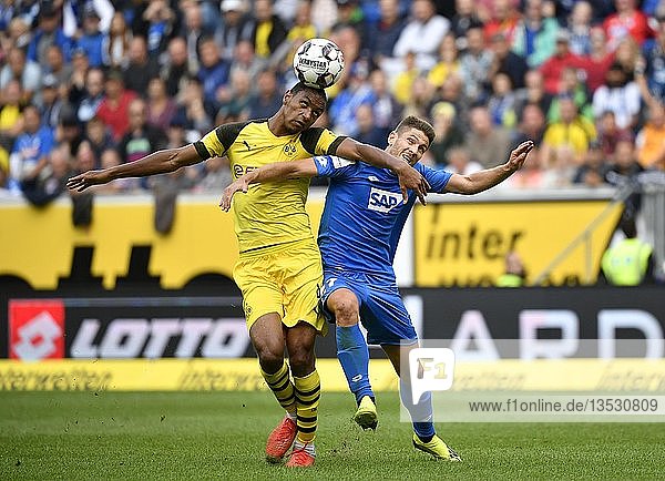 Zweikampf Abdou Diallo BVB Borussia Dortmund gegen Andrej Kramaric TSG 1899 Hoffenheim Wirsol Rhein-Neckar Arena Sinsheim Baden-Württemberg Deutschland Europa