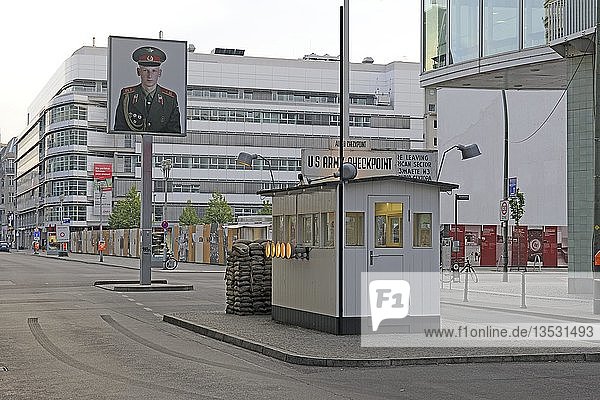 Ehemaliger Grenzübergang für Diplomaten in Berlin  Straße Friedrichstraße  Checkpoint Charlie  Berlin  Deutschland  Europa