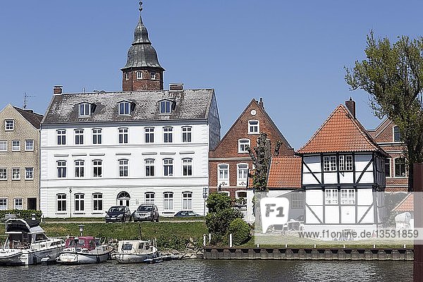 Haus Königshof  Historisches Stadthaus am Hafen und Altes Brückenhaus  Glückstadt  Schleswig-Holstein  Deutschland  Europa