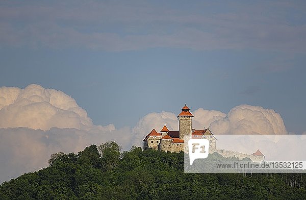 Veste Wachsenburg oder Schloss Wachsenburg  Amt Wachsenburg  Thüringen  Deutschland  Europa