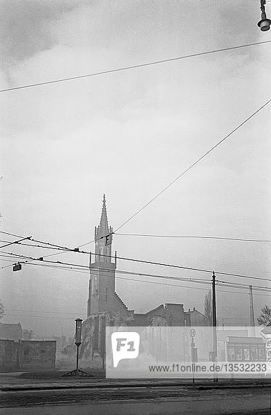 Sprengung der katholischen Kirche St. Trinitatis  1954  Leipzig  Sachsen  DDR  Deutschland  Europa