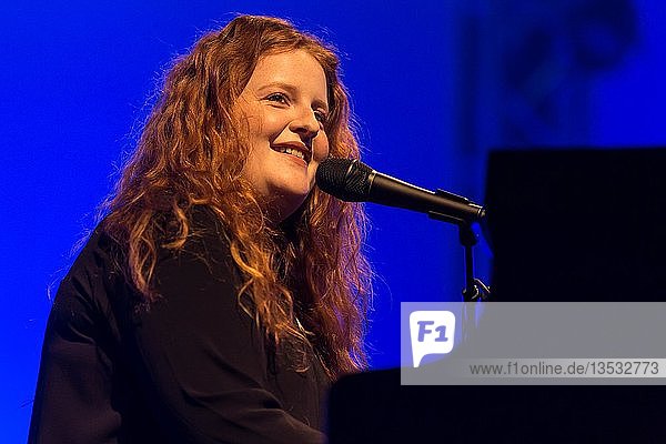 Der britische Sänger und Songwriter Frances live beim Blue Balls Festival Luzern  Schweiz  Europa