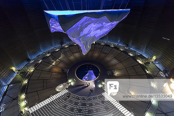 Gasometer Oberhausen  Ausstellung Der Berg ruft  bis Oktober 2019  17 Meter hohe 3-D-Nachbildung des Matterhorns  Oberhausen  Ruhrgebiet  Nordrhein-Westfalen  Deutschland  Europa
