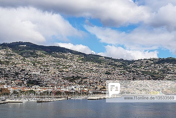 Hafen  Stadtbild  Funchal  Madeira  Portugal  Europa