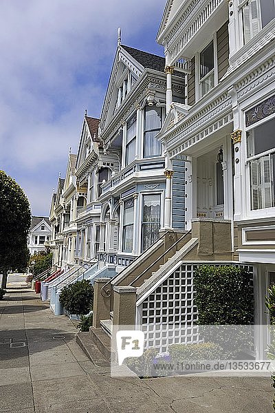 Häuser im viktorianischen Stil Painted Ladies Alamo Square in San Francisco Kalifornien USA Amerika Nordamerika