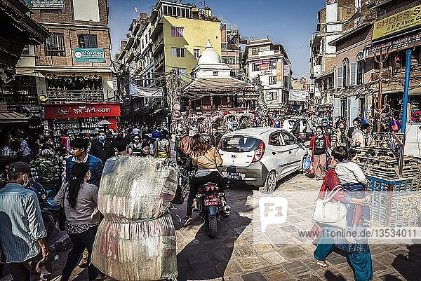Straßenszene in der Altstadt von Kathmandu Nepal Asien