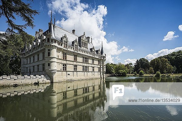 Chateau Azay-le-Rideau  Renaissance-Schloss an der Loire  UNESCO-Weltkulturerbe  Département Indre-et-Loire  Frankreich  Europa