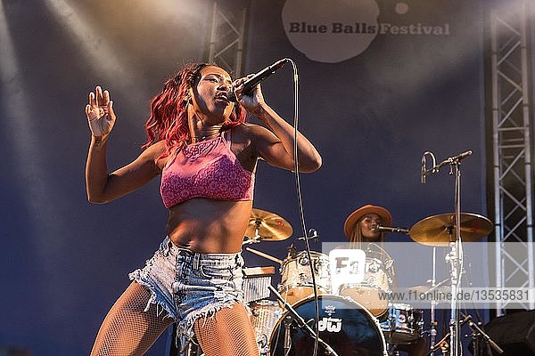 Die amerikanische Bluesrock-Band Southern Avenue mit Sängerin Tierinii Jackson live am 26. Blue Balls Festival in Luzern