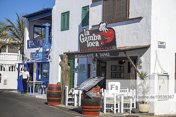 Fischrestaurant und Tapas-Bar am Strand vom Fischerdorf El Golfo Lanzarote Kanarische Inseln Spanien Europa