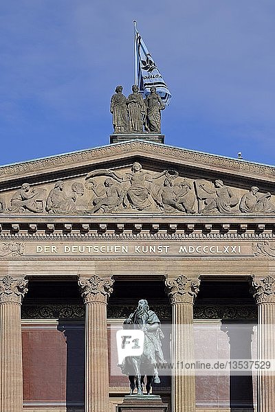 Giebel mit Inschrift  Alte Nationalgalerie  Museumsinsel  UNESCO-Welterbe  Berlin-Mitte  Berlin  Deutschland  Europa  PublicGround  Europa