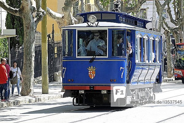 Blaue Straßenbahn  Barcelona  Katalonien  Spanien  Europa