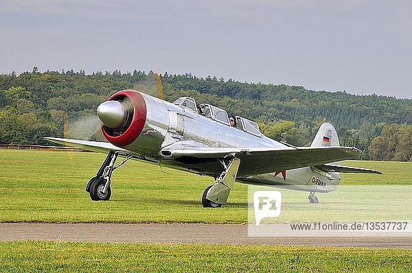 Jakowlew Jak-11  sowjetisches Kampfflugzeug  hergestellt von 1946 bis 1956  Europas größtes Oldtimertreffen auf der Hahnweide  Kirchheim-Teck  Baden-Württemberg  Deutschland  Europa