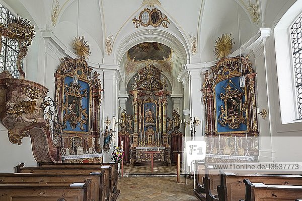 Barockes Interieur mit Altar  Wallfahrtskirche St. Anna  Harlaching  München  Oberbayern  Bayern  Deutschland  Europa