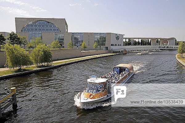 Passenger ship on the River Spree in front of the Kanzleramt  Chancellery  Berlin  Germany  Europe