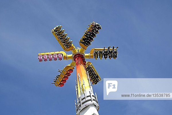 Karussell Oktoberfest München Oberbayern Bayern Deutschland Europa