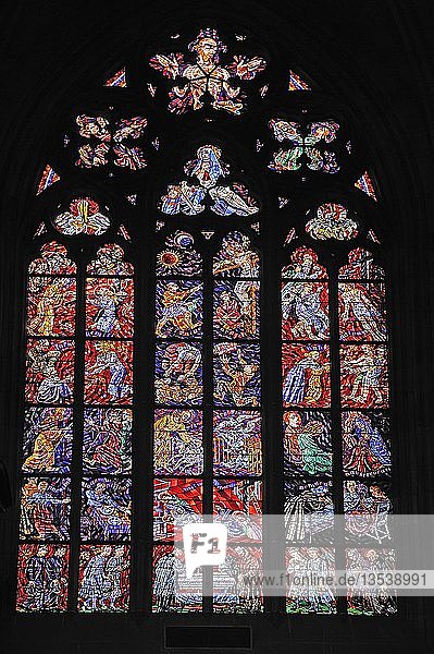 Kirchenfenster in der St.-Veits-Kathedrale  Prager Burg  Burgviertel  Hradschin  Prag  Böhmen  Tschechische Republik  Europa