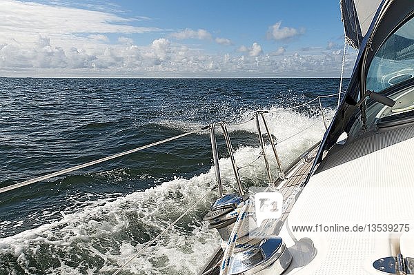 Segelyacht unterwegs im Großen Belt Dänemark Europa