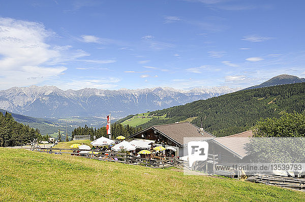 Berghütte Miederer Ochsenhütte  1582 m  Stubaier Alpen  Tirol  Österreich  Europa